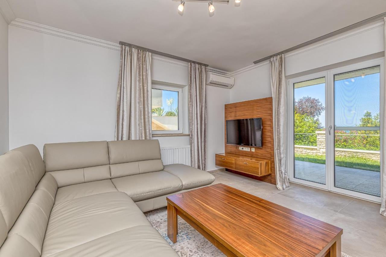 Villa Milena With Pool And Sea View Crveni Vrh Zewnętrze zdjęcie